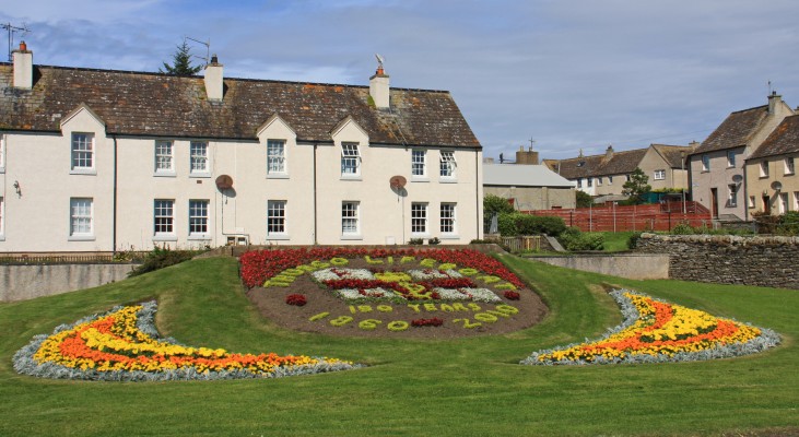 Floral display, Thurso, 2010
[url=http://www.streetmap.co.uk/map.srf?X=311572&Y=968112&A=Y&Z=106/] Map location. [/url]
