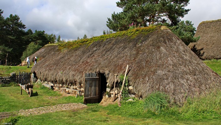The Stockmans House, Highland Folk Museum
A recreation of a 17th century Highland house with dry stone and alternating layers of turf and stone.

