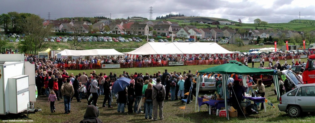 2005, The Neilston Show, panorama
Despite a few showers the turnout for the 2005 show seemed to me to be as high as ever.
