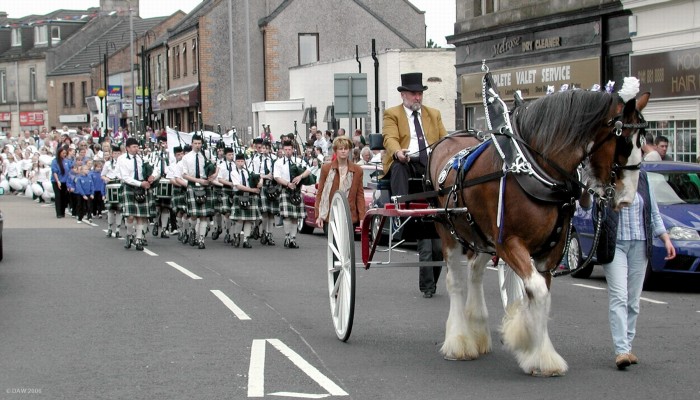 2006, the Parade passes the shops on the main street
