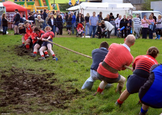 2009, Tug of war
