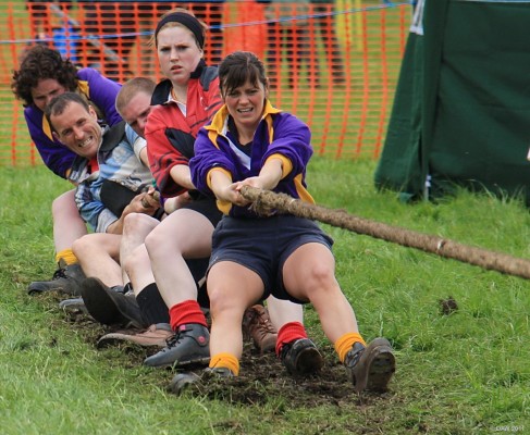 2011, Tug of war
