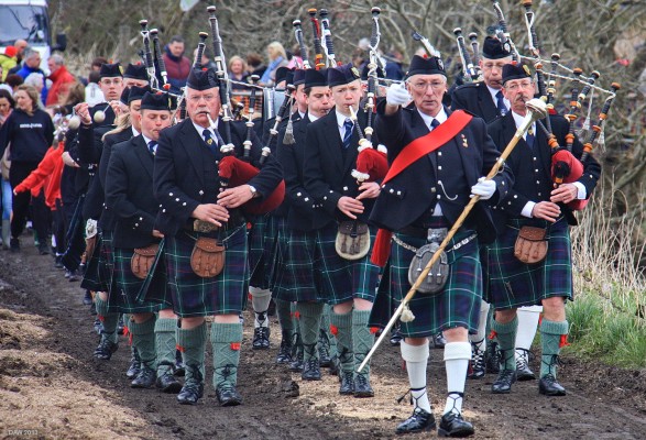 2013, Pipe Band arrives at the show ground
The Neilston and Rothbury Pipe band leads the parade in to the show ground.
