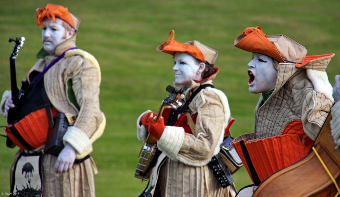 2017, Sea Hames, Neilston
Give it laldy.  It has to be said a great deal of effort had gone into the costumes worn by all the players in this unsual outdoor live performance.
