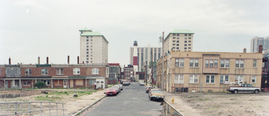Absecon Lighthouse, Atlantic City, 1989
At first glance you don't notice the lighthouse amongst the houses.  Built in 1857to a height of 171ft it would have been much taller than anything around it at the time.  Today it is a tourist attracttion.
