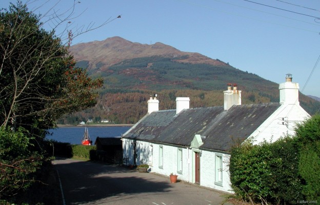 Ardentinny
Looking towards Finart Bay from the small village of Ardentinny, Creachan Mor rises to 657m in the background.  [url=http://www.multimap.com/map/browse.cgi?lat=56.0449&lon=-4.9085&scale=25000&icon=x/]Map Location.[/url]
