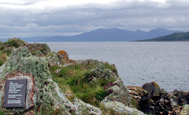 Arran view from shores of the Great Cumbrae
A quiet spot to contemplate the view over to Arran and the Psalm inscribed on the plaque on the left.  [url=http://www.multimap.com/map/browse.cgi?lat=55.7529&lon=-4.9494&scale=25000&icon=x/]Map location[/url]
