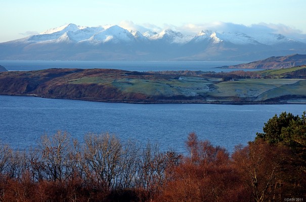 Arran from above Largs
Looking over towards Arran from the view point on the Haylie Brae.  The Great Cumbrae is in the centre with the tail end of Bute above and to the right.  [url=http://www.streetmap.co.uk/map.srf?X=221560&Y=658195&A=Y&Z=120/] Map location. [/url]
