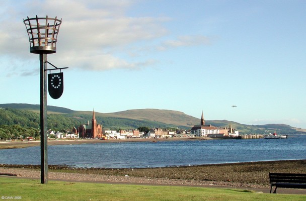 Aubery Beacon, Largs
Looking back along the sea front from the Beacon at Aubery at the North end of Largs.  [url=http://www.streetmap.co.uk/streetmap.dll?G2M?X=219940&Y=660310&A=Y&Z=3/]Map location.[/url]
