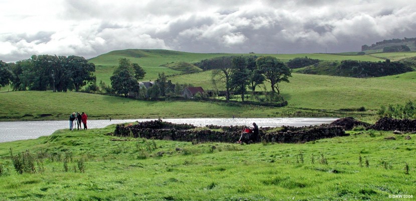 Archaeology between showers
[url=http://www.molrs.org.uk/html/barrhouse.asp/]Excavations[/url] taking place in 2001 at the remains of the 18th century farmhouse near Snypes Damn
