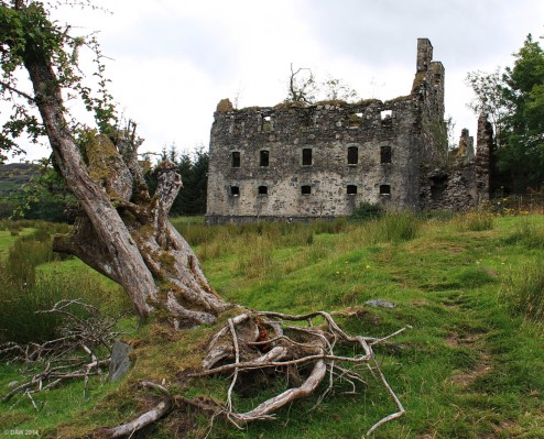 Ruins of Berara Barracks, Glenelg
Completed in 1725 this was one of four such Barracks built around the highlands after the Jacobite uprising of 1715.  As it turned out they didn't entirely succeed in their job of suppressing  the Jacobites but the second rebellion in 1745 also ended in failure for the Jacobite cause. [url=http://streetmap.co.uk/map.srf?X=181537&Y=819835&A=Y&Z=115/] Map location. [/url]
