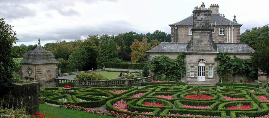 Box hedge garden, Pollock House
A side view of Pollock House in Glasgow, now managed by the National Trust for Scotland on behakf of Glasgow Council.  [url=http://www.streetmap.co.uk/map.srf?X=254940&Y=661810&A=Y&Z=115/] Map location. [/url]
