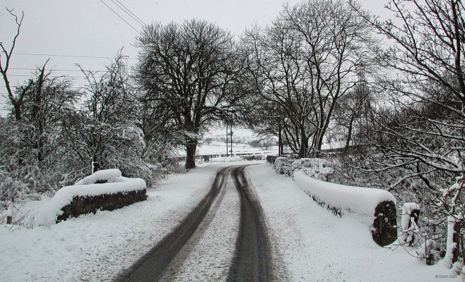 Brimstone Bridge, Neilston
Looking West towards Uplawmoor at the Brimstone Bridge which crosses the Levern Water at the edge of Neilston.  [url=http://www.streetmap.co.uk/map.srf?X=247087&Y=657116&A=Y&Z=115&ax=246927&ay=656701/] Map location. [/url]
