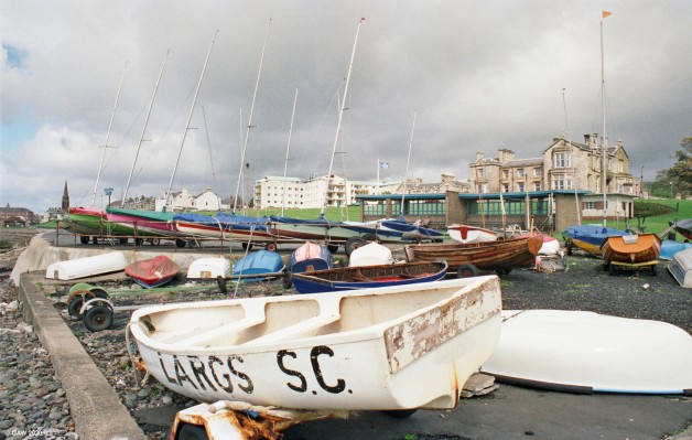 Cairnies Quay, Largs, 1988
The slipway at the Broomfields in Largs is where the Sailing club used to keep its boats before they moved to the Marina in a purpose built buiding.  The stone building in the background is the Elderslie Hotel, today it is flats. [url=http://streetmap.co.uk/map.srf?X=220357&Y=658647&A=Y&Z=115/] Map location. [/url]
