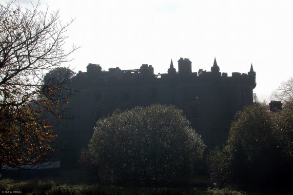 Caldwell House, silhouette
In this view you almost don't see the missing windows and can imagine what an imposing building it must have been in its day as a country house.

