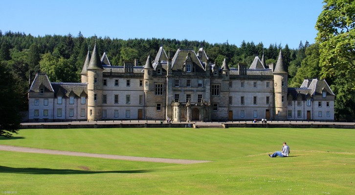 Callendar House, Falkirk
[url=http://www.falkirkcommunitytrust.org/venues/callendar-house/]Callendar House [/url] sits within the grounds of Callendar Park in Falkirk.  It was origonally  constructed as a 14th century tower house but what you see today dates from around 1877 and surrounds the original building.  It is open to the public 6 days a week as a museum and gallery.
