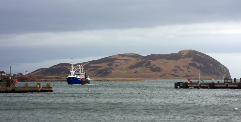 Campbeltown Loch and Davaar Island
A fishing boat aproaches Campbeltown pier with Davaar Island in the background.  [url=http://www.streetmap.co.uk/map.srf?X=172140&Y=620460&A=Y&Z=120/] Map location. [/url]
