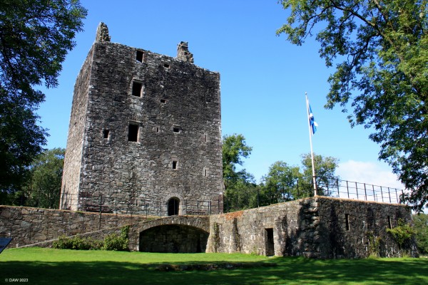 Cardoness Castle, Gatehouse of Fleet
Cardoness Castle sits on a rocky outcrop just outside the town of Gatehouse of Fleet.  It was built by the McCulloch family in the 1400's.  [url=http://streetmap.co.uk/map?X=258952&Y=555364&A=Y&Z=115/] Map location. [/url]
