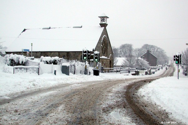 Church Hall
A winter view looking up the High Street.  The former church on the left is now used as the Halls for the Neilston Parish Church. [url=www.multimap.com/map/browse.cgi?lat=55.7844&lon=-4.4246&scale=10000&icon=x]Map location.[/url]
