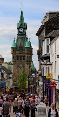 City Chambers, Dunfermline
Looking down the High Street in Dunfermline towards the City Chambers.  Built in 1879 as the seat of local government, today it houses council chambers, the Burgh court and Registrar's office.  [url=http://www.streetmap.co.uk/map.srf?X=309202&Y=687474&A=Y&Z=110/] Map location. [/url]
