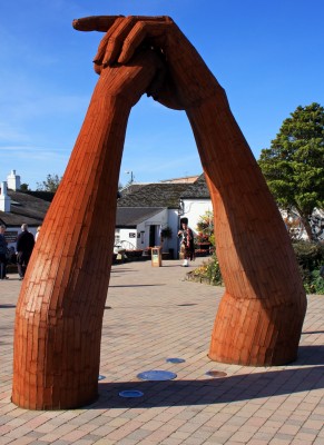 Clasping Hands, The Old Blacksmiths, Gretna
The obligatory Piper stands guard near the Clasping Hands Sculpture at the Old Blacksmiths shop at Gretna.  A cynic might suggest the finger is pointing towards an escape route before you get persuaded to buy a tartan doll with, Made in China, on the back.
