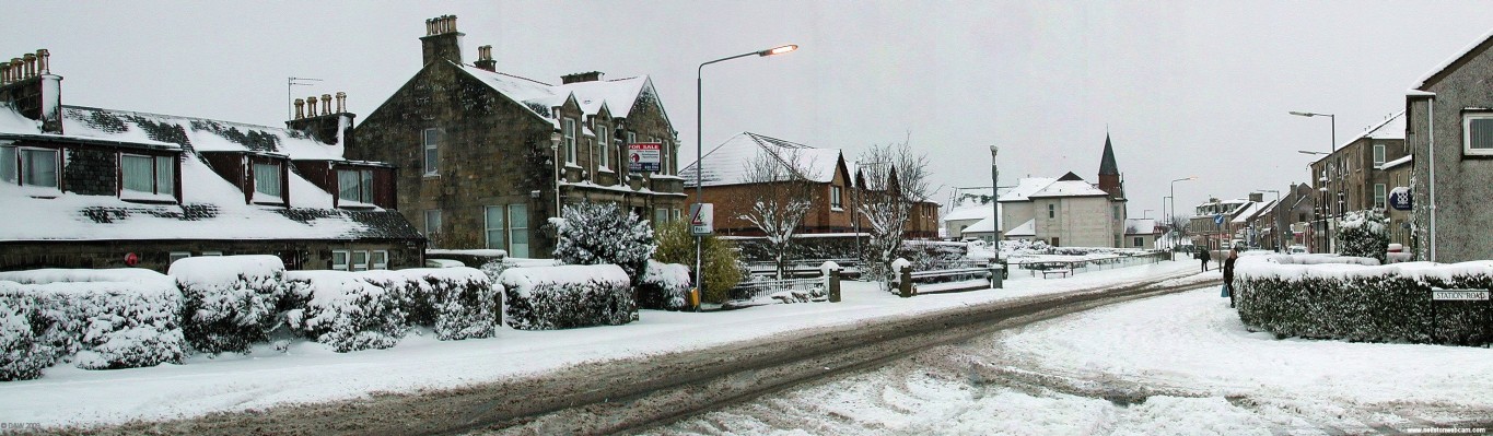 Looking along the Main Street from Station Road
Taken in March 2006 while the old Bank building was still up for sale.
