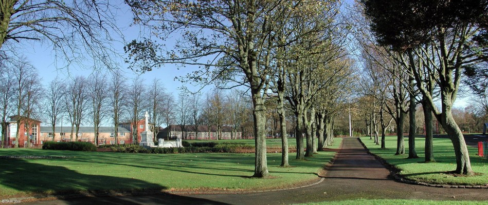 Cowan Park, winter
Looking down the tree lined path towards the flag pole.  The War Memorial is on the left. [url=http://www.streetmap.co.uk/map.srf?X=251045&Y=659277&A=Y&Z=120/] Map location. [/url]
