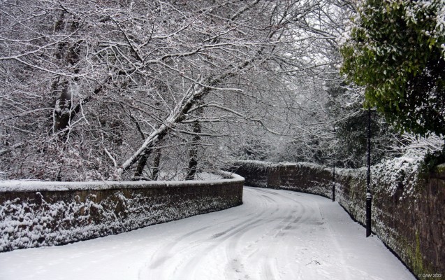 Crofthead Cottages Road, Neilston, Winter 2018
[url=http://streetmap.co.uk/map?X=247244&Y=657261&A=Y&Z=106/] Map location. [/url]
