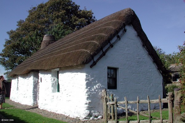 Cruck Cottage, Torthorwald
A very traditional type of dwelling but now a great rarity in Scotland.  It was lived in until the 1960's and then fell into disrepair until restored by Solway Heritage in 1990.  The building is now catagory A listed by Historic Scotland.  [url=http://www.streetmap.co.uk/map.srf?X=303283&Y=578467&A=Y&Z=115/] Map location. [/url]
