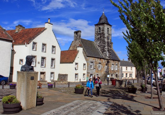 Culross Town Square
The attractive village of Culross sits on the north side of the river forth.  On the right is Culross Townhouse which in the past has been used as a courthouse and a prison. The statue is that of Admiral Thomas Cochrane. [url=http://www.streetmap.co.uk/map.srf?X=298527&Y=685877&A=Y&Z=115/] Map location. [/url]
