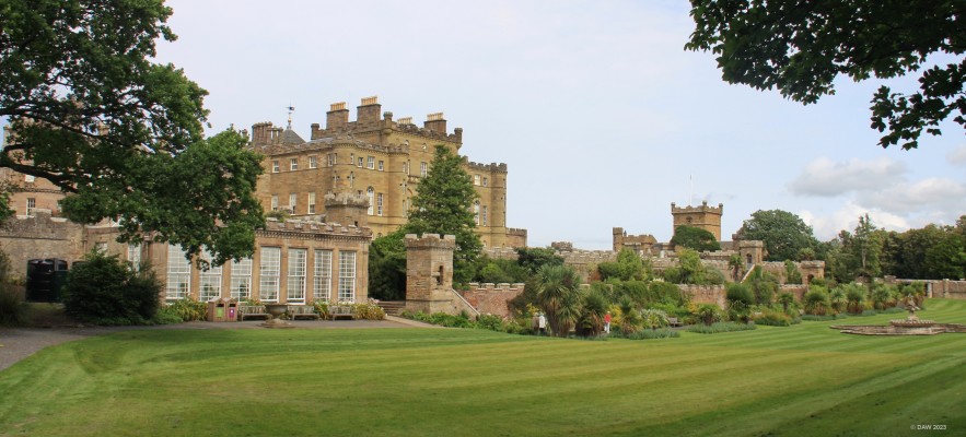 Culzean Castle, 2018
A view of Culzean Castle, the Orangery is on the left hand side. [url=http://streetmap.co.uk/map?X=223239&Y=610237&A=Y&Z=115/] Map location. [/url]
