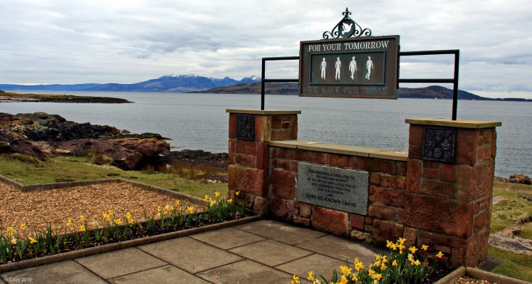 Memorial to the unknown soldier, Great Cumbrae
The snow topped island of Arran is on the left and the island of Bute is on the right. [url=http://streetmap.co.uk/map.srf?X=215352&Y=655944&A=Y&Z=115/] Map location. [/url]
