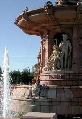 Doulton Fountain, South Africa, Glasgow Green
Erected in 1888 to celebrate the Golden Jubilee of Queen Victoria and the acheivements of the British Empire.  The side depicts South Africa.
