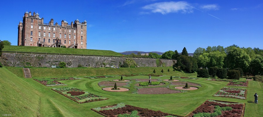 Drumlanrig Castle, 2011
The magnificant 17th century "pink palace"  overlooking the formal garden. [url=http://www.streetmap.co.uk/map.srf?X=285130&Y=599101&A=Y&Z=115/] Map location. [/url]
