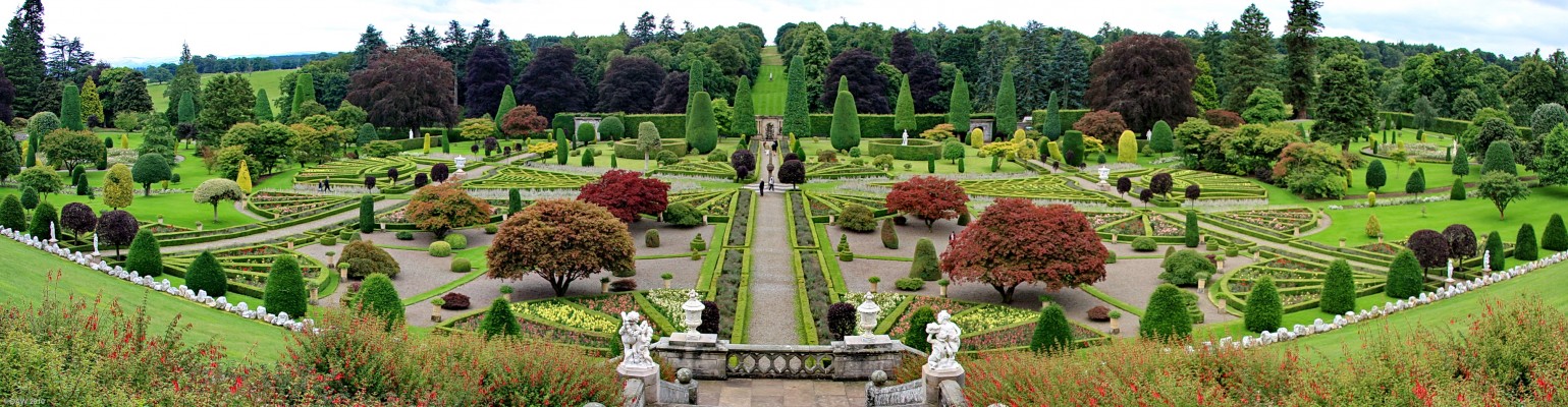 Drummond Castle Gardens
One of the finest [url=http://www.drummondcastlegardens.co.uk/site/?view=1/] formal gardens [/url] you'll see in Scotland.   [url=http://www.streetmap.co.uk/map.srf?X=284435&Y=718002&A=Y&Z=115/] Map location. [/url]
