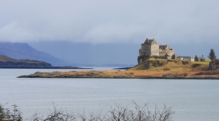 Duart Castle, Mull
It is thought a stone structure has been here from around the 12th century, the main Keep was buit by the Macleans in the 14th century with more additions in the 16th and 17th century.  [/url=http://www.streetmap.co.uk/map.srf?X=173032&Y=735310&A=Y&Z=120/] Map location. [/url]
