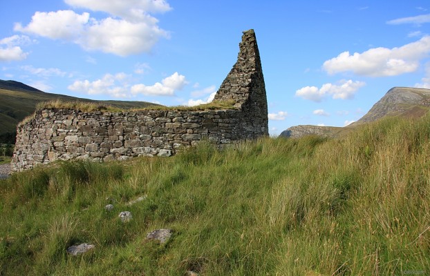 Dun Dornaigil Broch, Sutherland
When this Broch was built, about 2000 years ago, the walls would have stood  twice as high as the highest part standing today.  They were built as a shelter against marauding neighbours.  The thick circular drystone walls were hollow with stairs and passage ways.  Inside was a wooden structure with a thatched roof.  There are some 500 examples of Brochs around Scotland, this one is by no means the best preserved.  [url=http://www.streetmap.co.uk/map.srf?X=245747&Y=944975&A=Y&Z=120/] Map location. [/url]
