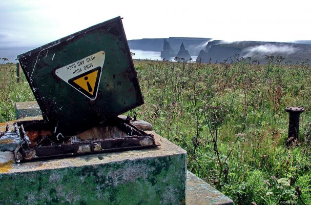 Duncansby Head ROC Post
The remains of Duncansby Head ROC post, unlike most posts I've come across the hatch had been forced open.   The Stacks of Duncansby can be seen in the distance. [url=www.multimap.com/map/browse.cgi?lat=58.6426&lon=-3.0308&scale=25000&icon=x/]Map location[/url]
