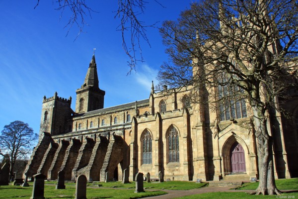 Dunfermline Abbey
The present day church is built on the ruins of what was a Benedictine Abbey founded by Queen Margaret in the 11th century.  What you see today is a church of two halves, on the left is the oldest part dating from the 12th century and on the right an addition built in the 19th century.
