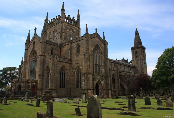 Dunfermline Abbey
This view of [url=http://www.historic-scotland.gov.uk/propertydetail/propertyoverview.htm?PropID=PL_108&PropName=Dunfermline%20Palace%20And%20Abbey/] Dunfermline Abbey [/url] shows the newer part dating from 1821, it was built where the choir of the original Abbey stood.  The old Nave can be seen further back with the flying butress, this part of the building is in the care of Historic Scotland.
