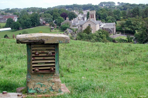 Dunlop ROC Post
The ventilation shaft at Dunlop ROC post, Dunlop Parish church is in the background.  [url=http://www.multimap.com/map/browse.cgi?lat=55.7112&lon=-4.5451&scale=25000&icon=x/]Map location[/url]
