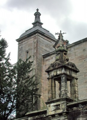 Structure above coach arch, Dunlop House
This unusual structure is above the arched entrance at the side of the house, it looks a bit like there should be a bell in there, but then again, maybe not.
