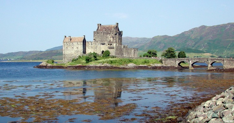 Eileen Donan Castle
Yet another photo of Eileen Donan, said to be the most photographed Castle in Scotland, and no wonder if you see it on a sunny morning like this one.  [url=http://www.multimap.com/map/browse.cgi?lat=57.274&lon=-5.5134&scale=25000&icon=x/]Map location[/url]
