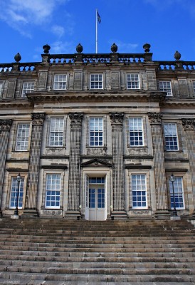 Main entrance to Hopetoun House, South Queensferry
[url=http://www.streetmap.co.uk/map.srf?X=308947&Y=679029&A=Y&Z=120/] Map location. [/url]
