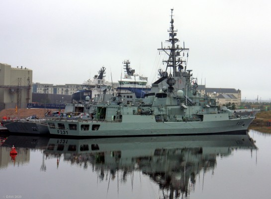 F331, Alvares Cabral, Leith 2016
The Portuguese Frigate Alvares Cabral on a visit to Leith harbour in 2016. Built in Germany, she displaces some 3,200 tons and entered service with the Portuguese Navy in 1991.
