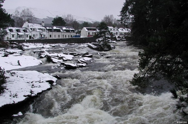 Falls of Dochart, winter
The falls of Dochart at Killin over flowing with water from thawing snow. [url=http://www.streetmap.co.uk/map.srf?X=257100&Y=732460&A=Y&Z=120/] Map location. [/url]
