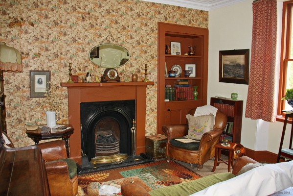 Highland Folk Museum, Newtonmore
A 1930's farmhouse living room at the [url=http://www.highlandfolk.com/] Highland Folk Museum [/url] in Newtonmore.
