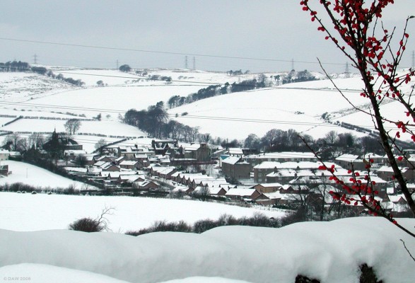 Winter view over Neilston to Fereneze hills
Looking from Kirkton road over the lower part of Neilston towards the Fereneze hills. The Church can just be made out behind the trees.  Looks like more snow on the way. [url=http://www.multimap.com/map/browse.cgi?lat=55.7787&lon=-4.4154&scale=25000&icon=x/]Map location[/url]
