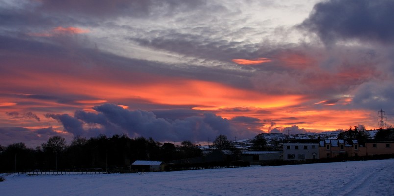 Fiery Sky near Kilbirnie
[url=http://www.streetmap.co.uk/map.srf?X=230475&Y=654320&A=Y&Z=120/] Map location. [/url]
