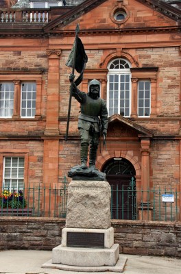 Battle of Flodden Memorial, Selkirk
Sitting in front of the Town Hall in Selkirk the monument was erected to mark the 400th anniversary of the Battle of Flodden just across the border in which the Scots Army led by King James IV was defeated by the English.
